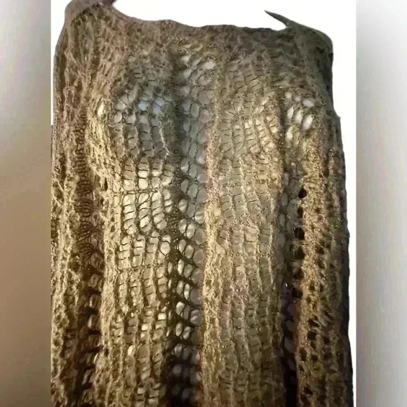 Open knit sweater perfect for layering - Picture 7 of 8